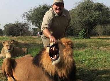 Khi nguoi ket than voi thu du hinh anh