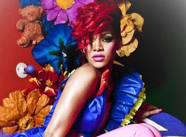 Ngam video clip ruc ro sac mau cua Rihanna hinh anh