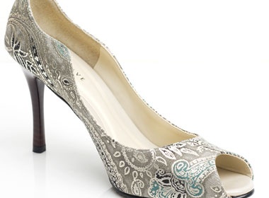 Giay kieu sa mua le hoi hinh anh