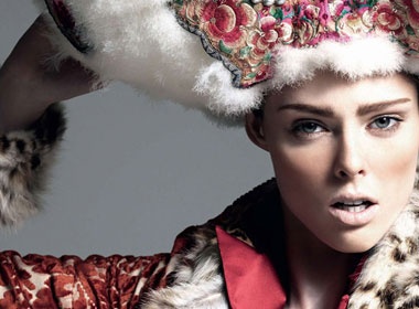 Coco Rocha ca tinh tren Harper’s Bazaar hinh anh