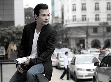 Tran Bao Son thanh lich tren pho Ha Noi hinh anh