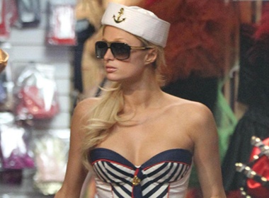 Paris Hilton - nang thuy thu sexy hinh anh