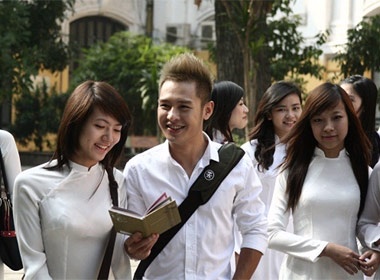 Hoang Hai tro lai thoi ao trang hoc tro hinh anh