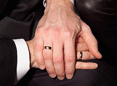 Tranh cai vi tu choi dang tin ket hon cua cap dong gioi hinh anh