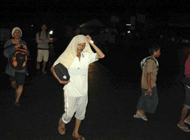 Song than tan cong Indonesia hinh anh