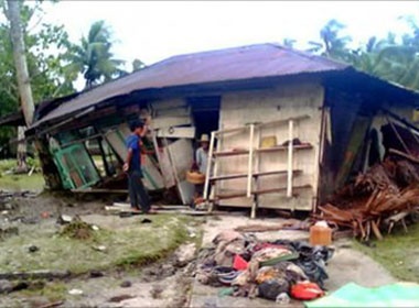 Tong thong Indonesia roi Ha Noi vi tham hoa song than hinh anh