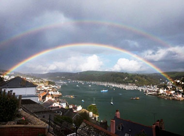 Mat 7 nam de cho khoanh khac chup duoc cau vong doi tuyet dep hinh anh