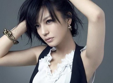 Trieu Vy bi doi no hinh anh