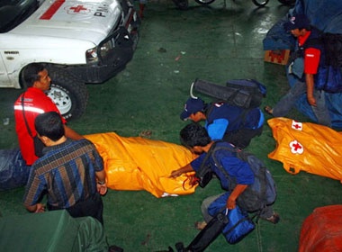 272 nguoi chet vi song than o Indonesia hinh anh