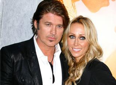 Gia dinh Miley Cyrus tan vo hinh anh