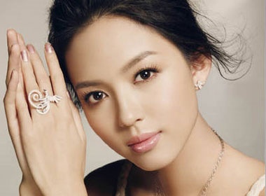 Truong Tu Lam lam giam khao Hoa hau The gioi hinh anh