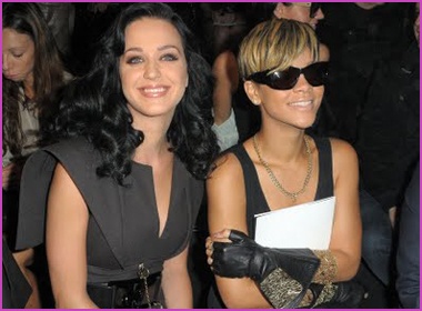 Rihanna xin loi ban than hinh anh