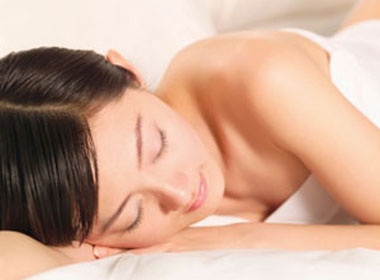 Loai bo nep nhan nho 4 thoi quen ban dem hinh anh