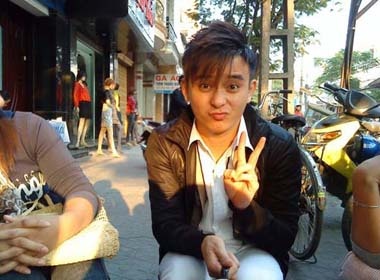 Justin Nguyen ngo nghinh trong vong vay cac fan hinh anh
