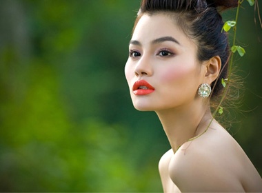 Vu Thu Phuong huyen bi giua rung xanh hinh anh