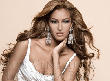 Ngam tan Hoa hau quoc te 2010 hinh anh