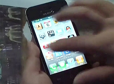 Samsung Galaxy S nhai chay he dieu hanh iPhone hinh anh