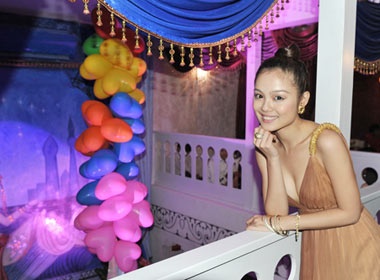 Tuyet Ngoc khoe vong 1 goi cam hinh anh