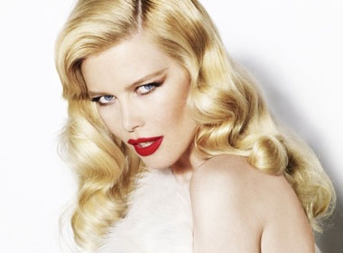 The he vang cua lang mau khoe than hinh goi cam hinh anh