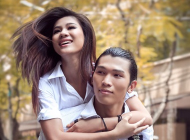 Ngoc Tinh tay trong tay voi sieu mau Kim Dung hinh anh