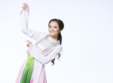 HH Diem Huong mac trang phuc 3 mien thi tai nang hinh anh