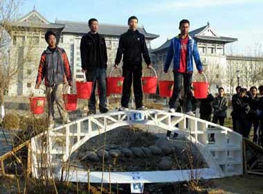 Cau lam bang giay chiu duoc tai trong 1.500kg hinh anh