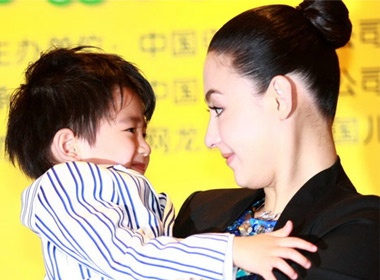 Me con Truong Ba Chi cung dong phim hai hinh anh