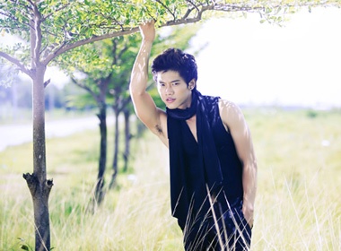 Ngam ve khoe khoan cua hot boy nhom A# hinh anh