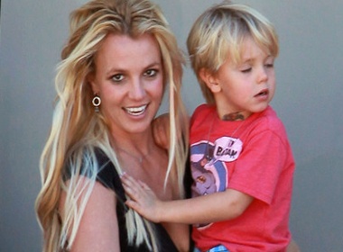 Con cai giup Britney Spears giu dang hinh anh