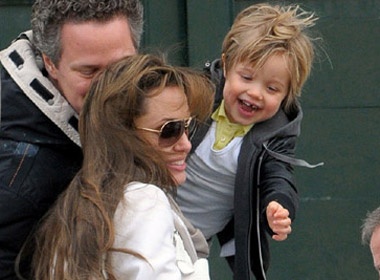 Shiloh muon choi cung con chim chet hinh anh