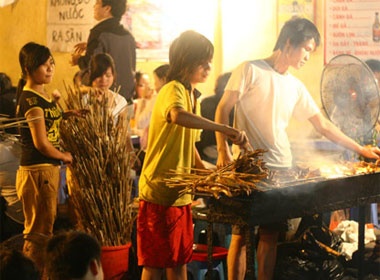 Ron rang pho nuong Ha Noi hinh anh