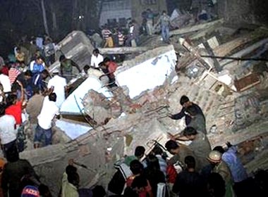 51 nguoi chet vi sap nha o An Do hinh anh