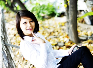 Teen girl Ha Noi lang man mua la rung hinh anh
