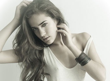 Rebeca Campelo tre trung va boc lua hinh anh