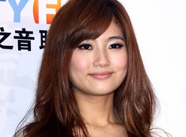 Selina (S.H.E) da co the ngoi xe lan hinh anh