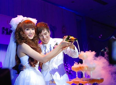 Ly Hai cong Minh Ha vao tiec cuoi hinh anh