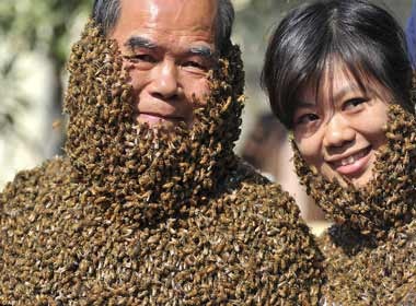 An tuong voi man bieu dien de ong bau kin nguoi hinh anh