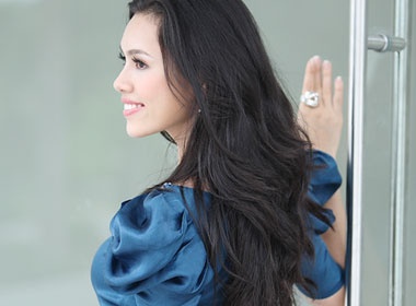 A hau Hoang My 'than trong' truoc nhung loi khen dep hinh anh