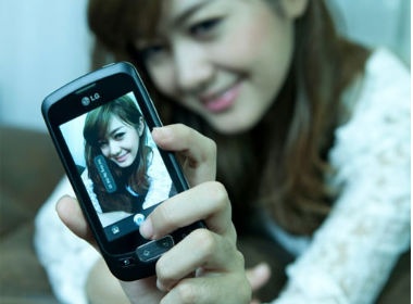 LG Optimus One bat dau duoc ban tai Viet Nam hinh anh