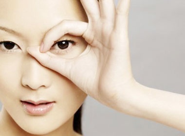 Bon buoc loai bo bong mat hinh anh