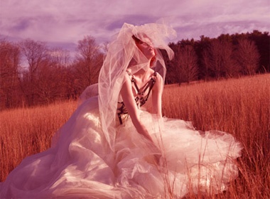 Co dau Judith Bedard lang man tren dong co hinh anh