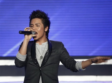 Duc Anh Idol xin loi khan gia sau scandal chui the hinh anh