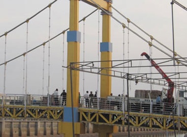 Nguoi Viet thoat chet hy huu o tham hoa giam dap hinh anh