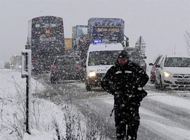 Bao tuyet trang troi o xu suong mu hinh anh