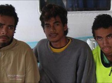 Song sot ky dieu sau 50 ngay lenh denh tren bien hinh anh