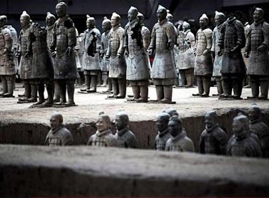 Lang mo cua cha Tan Thuy Hoang bi trom hinh anh