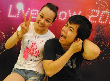 Ca si Sao Mai Diem Hen 'quay' tren san tap hinh anh