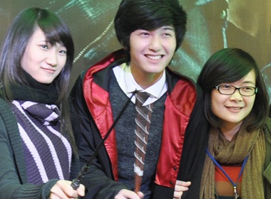 Hot boy Huynh Anh lam Harry Potter hinh anh