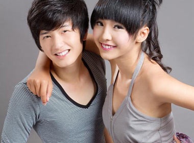 Nguoi mau 12 tuoi la 'ban gai' cua Huynh Anh hinh anh