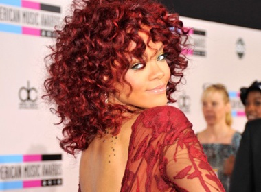 Rihanna nong bong voi dam ren do hinh anh